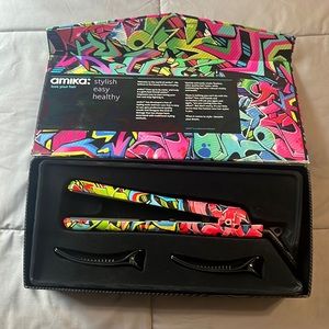 AMIKA Hair Straightener